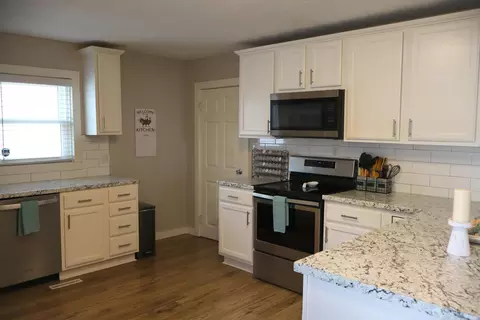 Kitchen - 484 E Main St, Circleville, OH 43113 photo 6 of 8