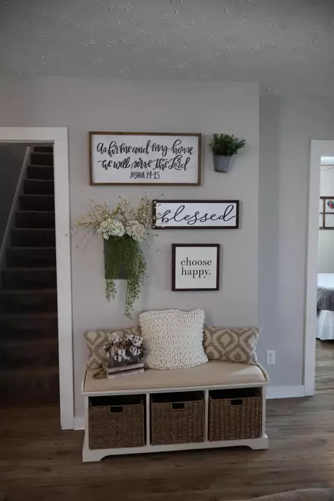 Entry Way - 484 E Main St, Circleville, OH 43113 photo 2 of 4