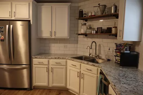 Kitchen - 484 E Main St, Circleville, OH 43113 photo 3 of 10