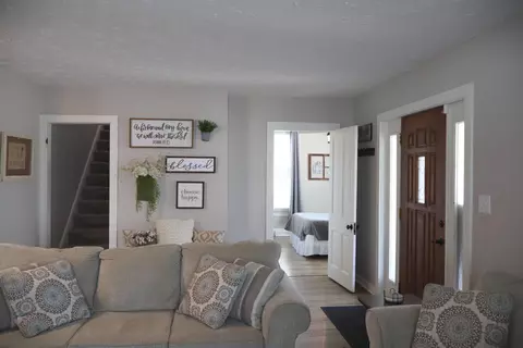 Entry Way - 484 E Main St, Circleville, OH 43113 photo 1 of 4