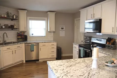 Kitchen - 484 E Main St, Circleville, OH 43113 photo 1 of 8