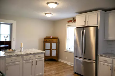 Kitchen - 484 E Main St, Circleville, OH 43113 photo 3 of 8