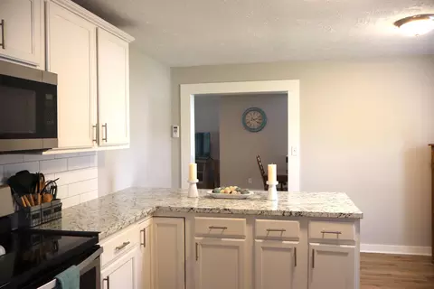 Kitchen - 484 E Main St, Circleville, OH 43113 photo 2 of 8