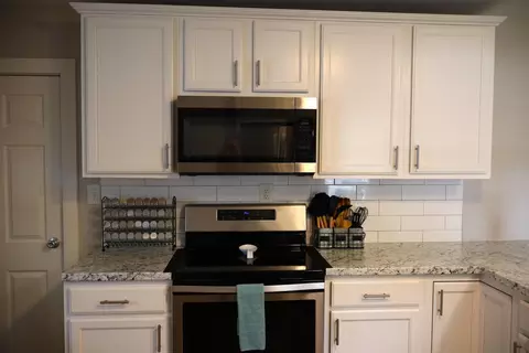 Kitchen - 484 E Main St, Circleville, OH 43113 photo 8 of 8