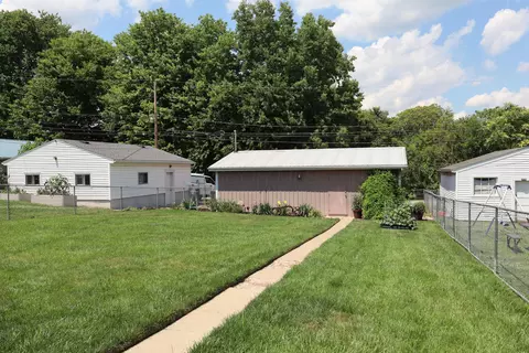 Exterior - 484 E Main St, Circleville, OH 43113 photo 5 of 8