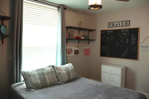 Bedroom - 484 E Main St, Circleville, OH 43113 photo 1 of 8