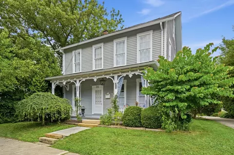 312 E College St, Granville, OH 43023