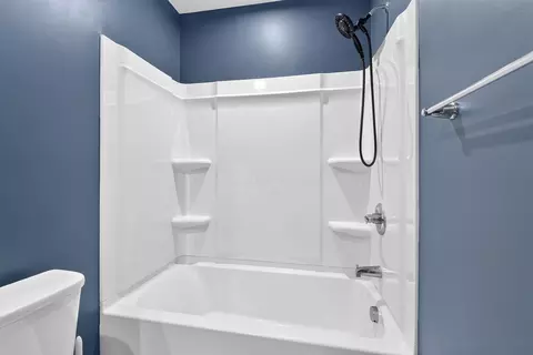 Bath - 508 Skyway Dr, Springfield, OH 45505 photo 3 of 7