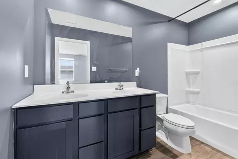 Bath - 508 Skyway Dr, Springfield, OH 45505 photo 2 of 7