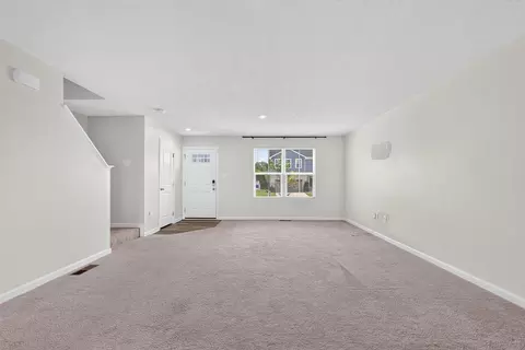 Living - 508 Skyway Dr, Springfield, OH 45505 photo 8 of 8