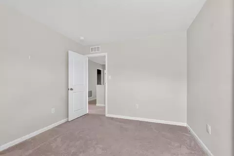 Bedroom - 508 Skyway Dr, Springfield, OH 45505 photo 13 of 19