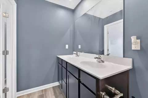 Bath - 508 Skyway Dr, Springfield, OH 45505 photo 4 of 7