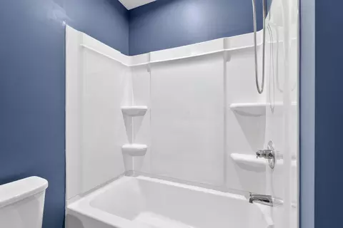 Bath - 508 Skyway Dr, Springfield, OH 45505 photo 6 of 7