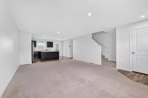 Living - 508 Skyway Dr, Springfield, OH 45505 photo 7 of 8