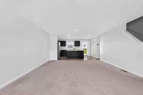 Living - 508 Skyway Dr, Springfield, OH 45505 photo 6 of 8