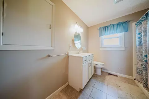 Bath - 587 Bethlehem Rd W, Prospect, OH 43342 photo 1 of 2
