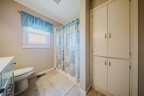 Bath - 587 Bethlehem Rd W, Prospect, OH 43342 photo 2 of 2