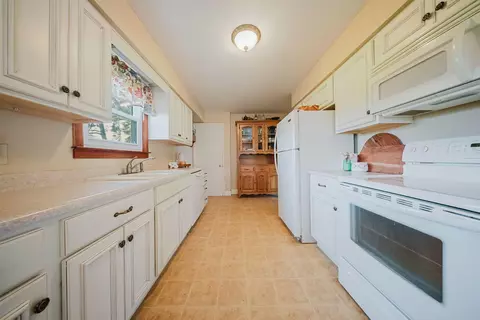 Kitchen - 587 Bethlehem Rd W, Prospect, OH 43342 photo 2 of 5