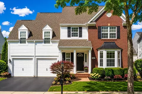 5689 Decker Dr, New Albany, OH 43054