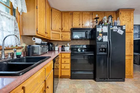 Kitchen - 1100 W North St, Springfield, OH 45504 photo 2 of 2