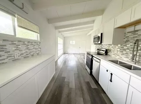Kitchen - 1924 Victory Dr, Springfield, OH 45505 photo 2 of 4