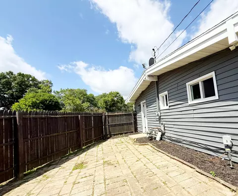 Exterior - 1924 Victory Dr, Springfield, OH 45505 photo 5 of 10