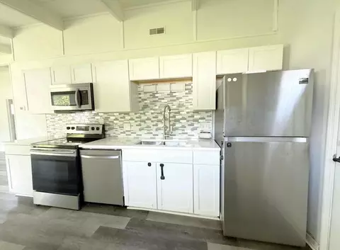 Kitchen - 1924 Victory Dr, Springfield, OH 45505 photo 4 of 4