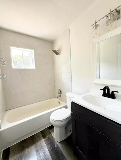 Bath - 1924 Victory Dr, Springfield, OH 45505 photo 1 of 1