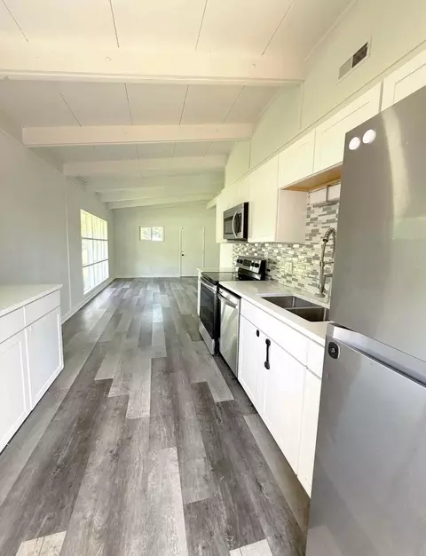 Kitchen - 1924 Victory Dr, Springfield, OH 45505 photo 3 of 4
