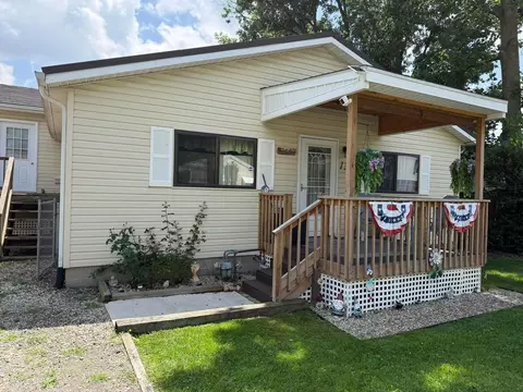 130 Elliott Ave, Buckeye Lake, OH 43008
