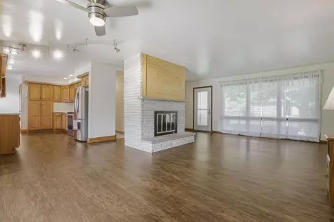 Living - 323 Fair Ave, Mcarthur, OH 45651 photo 5 of 8