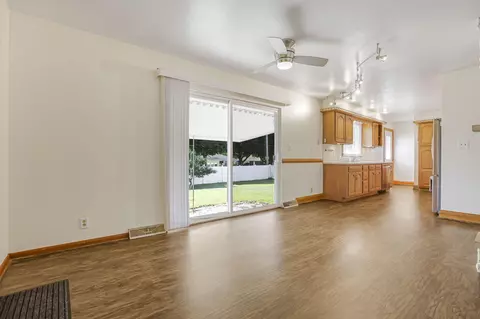 Living - 323 Fair Ave, Mcarthur, OH 45651 photo 7 of 8