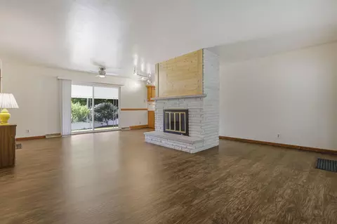 Living - 323 Fair Ave, Mcarthur, OH 45651 photo 4 of 8