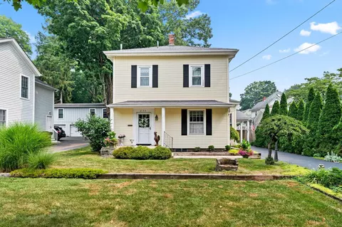 230 E College St, Granville, OH 43023