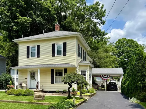 230 E College St, Granville, OH 43023