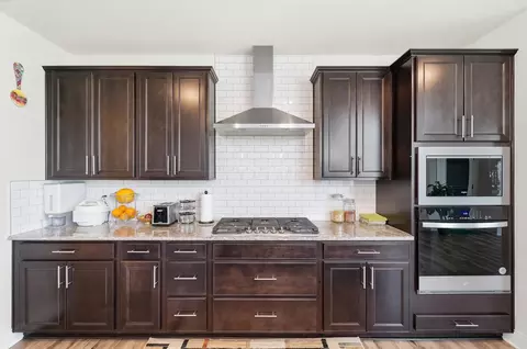 Kitchen - 3174 Stogen Ct, Delaware, OH 43015 photo 2 of 4