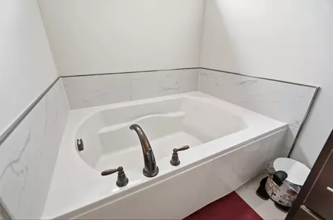 Bath - 3174 Stogen Ct, Delaware, OH 43015 photo 3 of 8