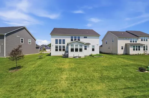 Exterior - 3174 Stogen Ct, Delaware, OH 43015 photo 7 of 9