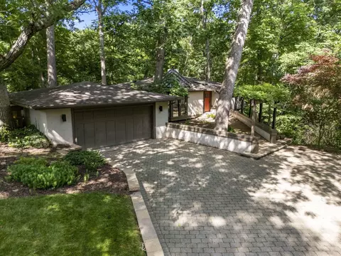 815 Lookout Point Dr, Columbus, OH 43235