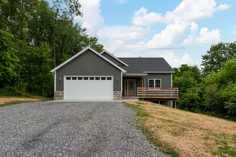 196 N Ridge Heights Dr, Howard, OH 43028