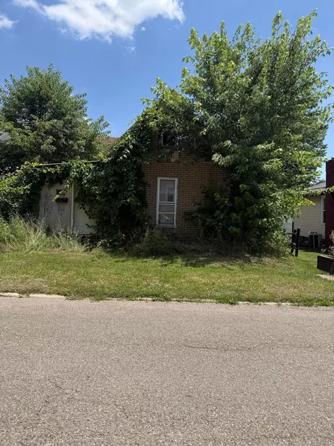 311 Mcconnell St, Uhrichsville, OH 44683