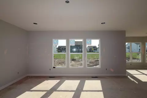 Living - 1735 Kenneth Dr, Delaware, OH 43015 photo 2 of 3