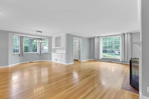 Living - 3145 E Broad St, Columbus, OH 43209 photo 3 of 17