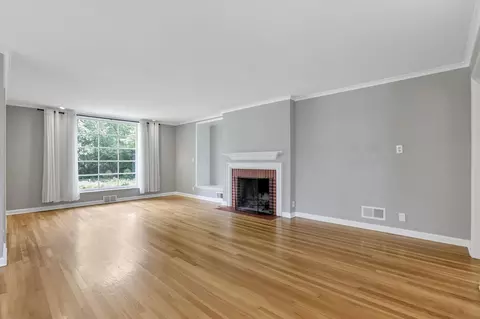 Living - 3145 E Broad St, Columbus, OH 43209 photo 4 of 17