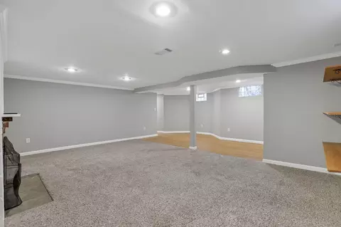 Living - 3145 E Broad St, Columbus, OH 43209 photo 16 of 17