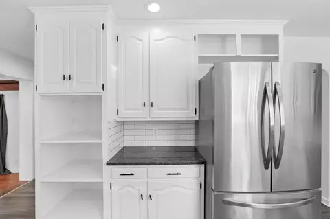 Kitchen - 3145 E Broad St, Columbus, OH 43209 photo 6 of 11