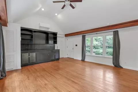 Living - 3145 E Broad St, Columbus, OH 43209 photo 11 of 17