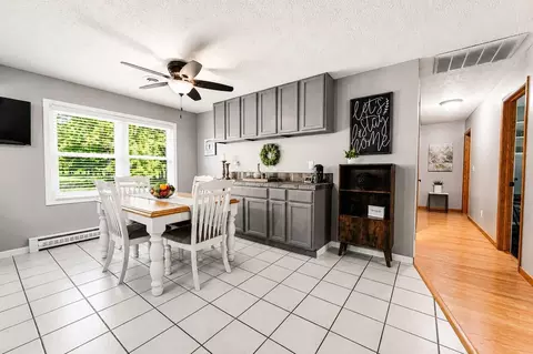 Dining - 3172 E River Rd, Marion, OH 43302 photo 1 of 3