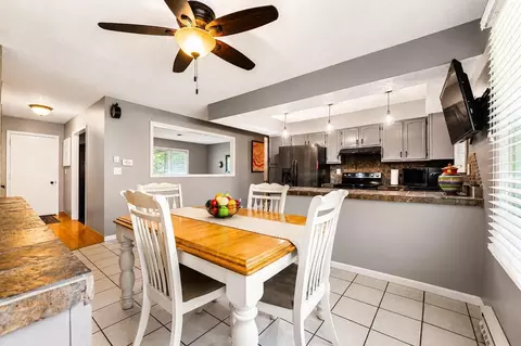 Dining - 3172 E River Rd, Marion, OH 43302 photo 3 of 3