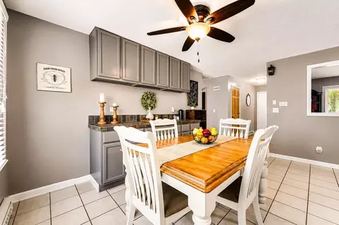 Dining - 3172 E River Rd, Marion, OH 43302 photo 2 of 3